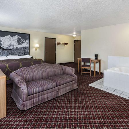 Hotel Super 8 By Wyndham Fountain Extérieur photo