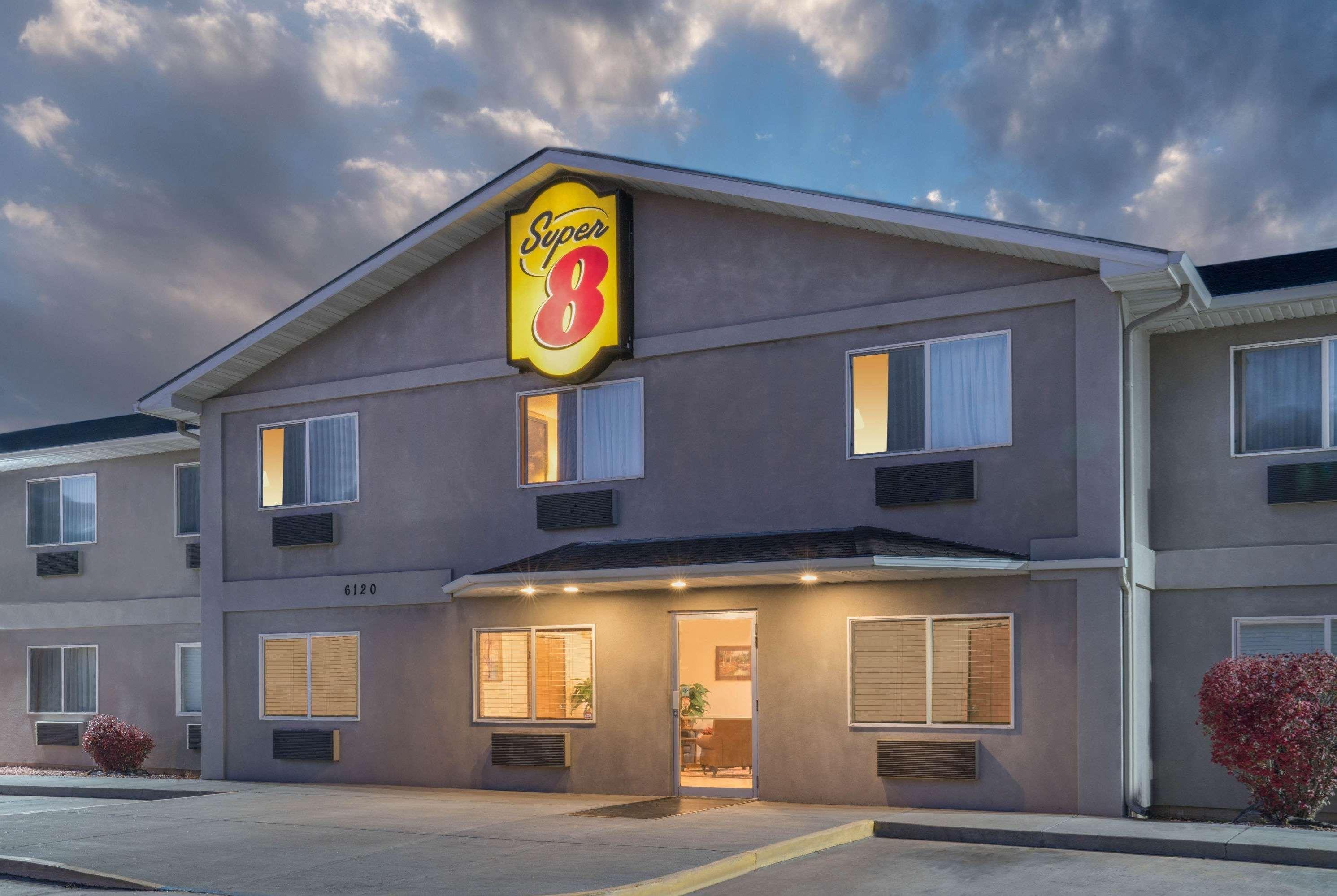 Hotel Super 8 By Wyndham Fountain Extérieur photo