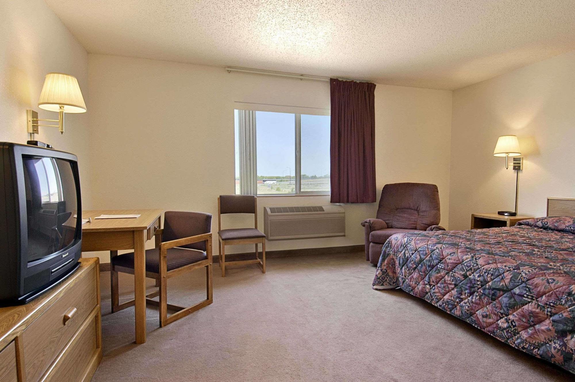 Hotel Super 8 By Wyndham Fountain Extérieur photo