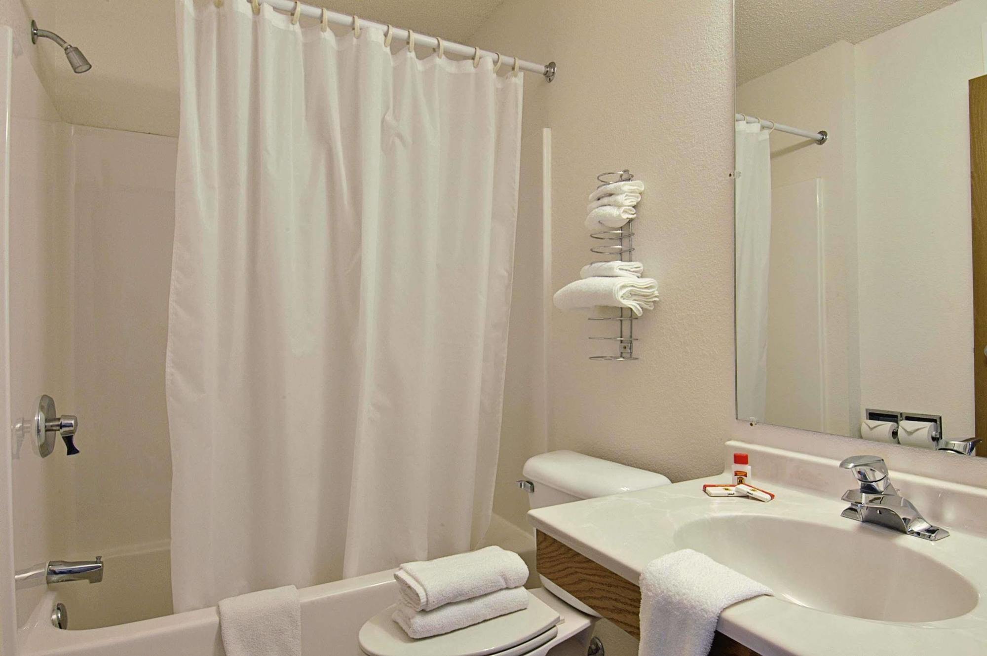 Hotel Super 8 By Wyndham Fountain Extérieur photo